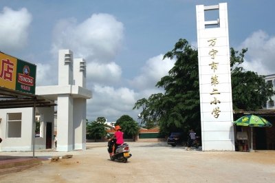 四部门建议中小学女生宿舍封闭管理 男教师禁入