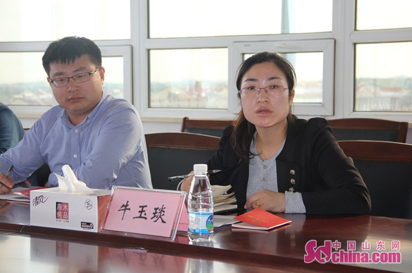 威海临港区召开大学生村官“两学一做”专题培训会