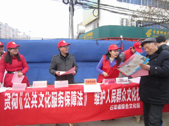 关爱流动人口未成年人_关爱未成年人手抄报(3)