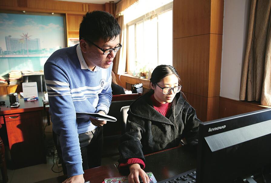别离城市安澜 安身山野乡村——3名大学生村官的“三农故事”
