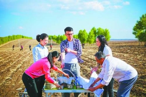 大学生村官看村官说村官