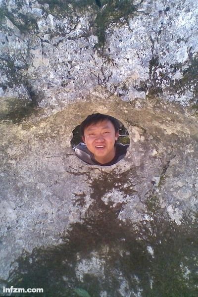 被劳教前的任建宇在山中游玩，他说话很直，爱开玩笑，热爱自由，充满朝气。