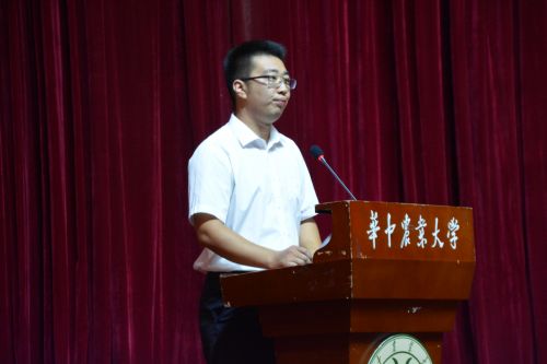 4优秀大学生村官代表蔡富勇