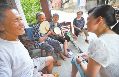 最美大学生村官,陈秀莉,为乡亲打开一扇窗